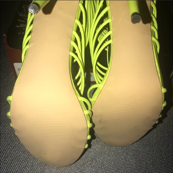 Neon yellow bomb.com heels - Picture 3 of 3
